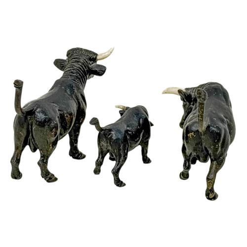 TRES FIGURAS EN BRONCE DE MEDIADOS DEL S.XX
