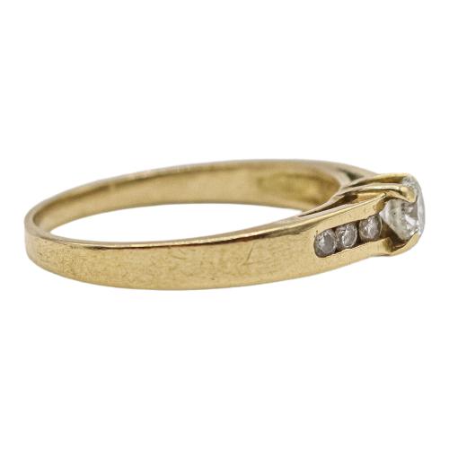 ANILLO CON BRILLANTES