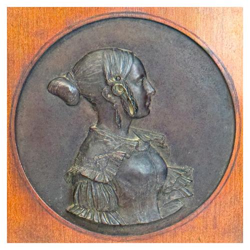 DOS PLACAS FRANCESAS CON RETRATOS EN RELIEVE DEL SIGLO XIX
