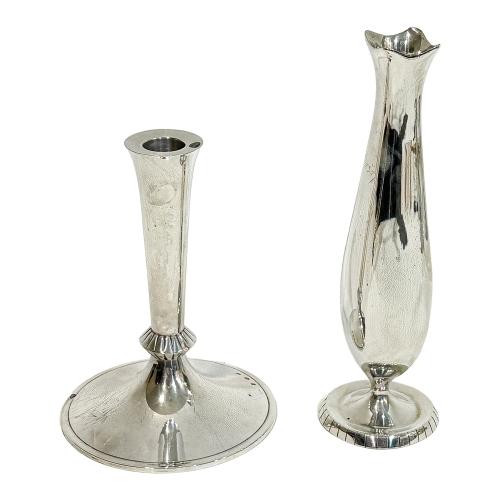 CANDELERO Y VIOLETERO DE PLATA DEL ÚLTIMO TERCIO SIGLO XX