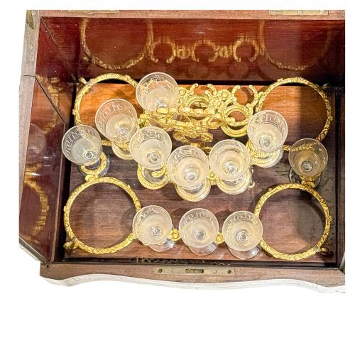 CAJA LICORERA NAPOLEÓN III DEL ÚLTIMO TERCIO SIGLO XIX 