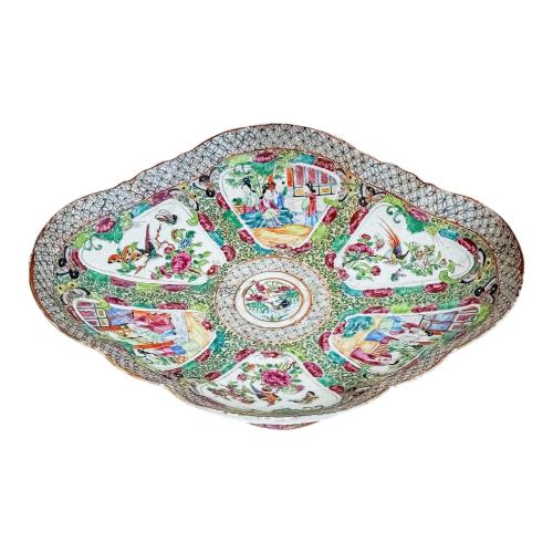 FUENTE DE PORCELANA CHINA FAMILIA ROSA  S. XIX
