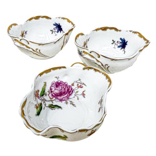 CUATRO ESPECIEROS EN PORCELANA DEL ÚLITMO CUARTO DEL S.XX