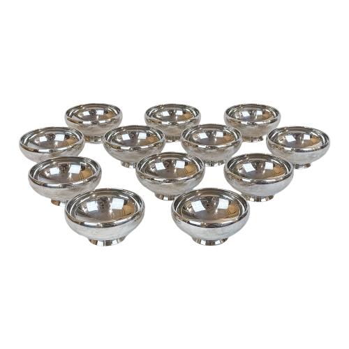DOCE PEQUEÑOS BOLES EN PLATA DEL ÚLTIMO CUARTO DEL S.XX