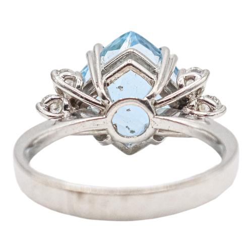 ANILLO CON AGUAMARINA Y BRILLANTES