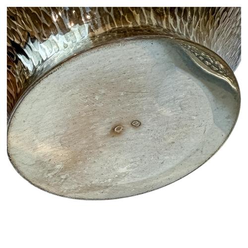 JARRA CON DECORACIÓN MARTELÉ EN PLATA DE LOS AÑOS 70
