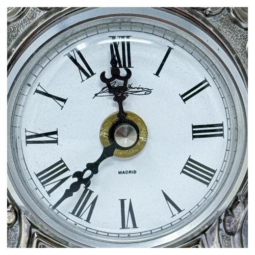 PEQUEÑO RELOJ DE SOBREMESA EN PLATA DE LOS AÑOS 70