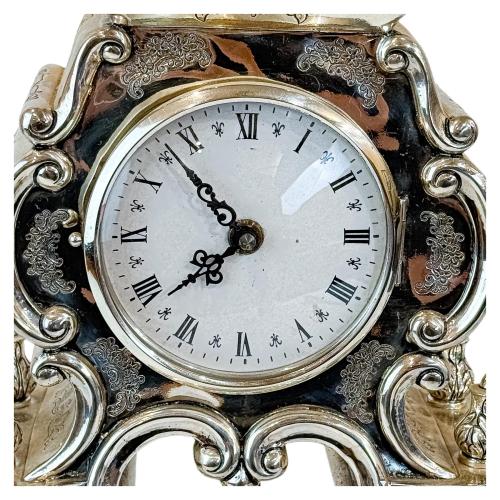 GRAN RELOJ DE SOBREMESA EN PLATA DE LOS AÑOS 70