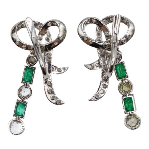 PENDIENTES LARGOS CON BRILLANTES Y ESMERALDAS