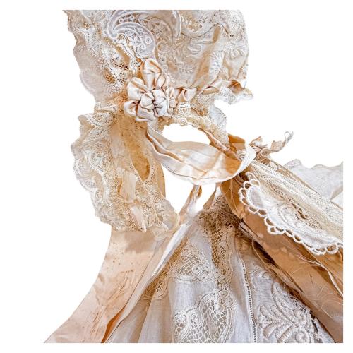 VESTIDO DE ACRISTIANAR DEL PRIMER TERCIO S.XX