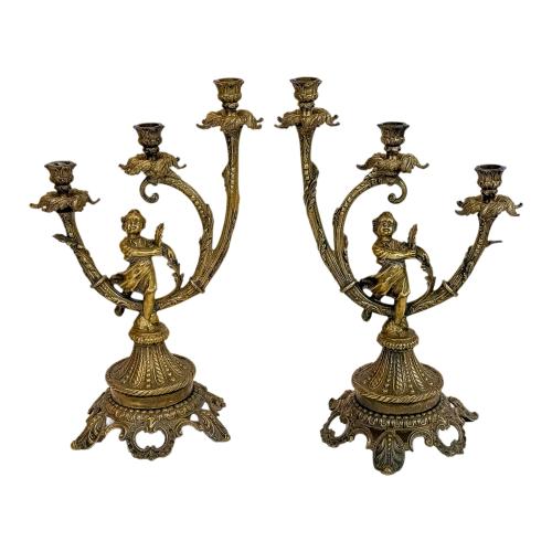 PAREJA DE CANDELEROS EN BRONCE SEGUNDO TERCIO DEL S.XX