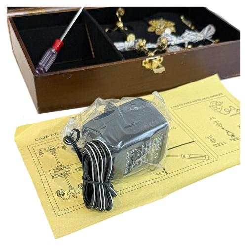 CAJA CON LÁMPARAS PARA CASA DE MUÑECAS DE RBA