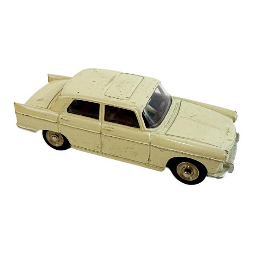 DOS COCHES DINKY TOYS DE LA CASA MECCANO. MEDIADOS S.XX