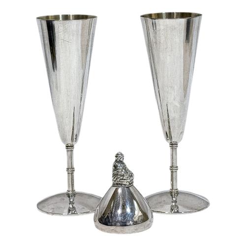 PAREJA DE COPAS DE CAVA Y CAMPANA ÚLTIMO TERCIO S.XX