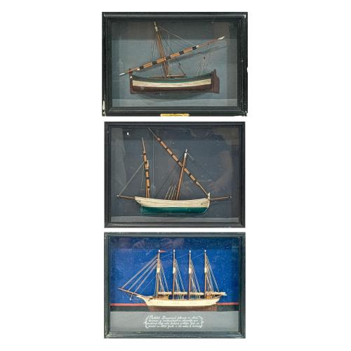 TRES MAQUETAS DE BARCO ENMARCADAS