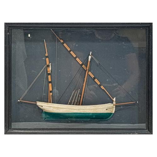 TRES MAQUETAS DE BARCO ENMARCADAS