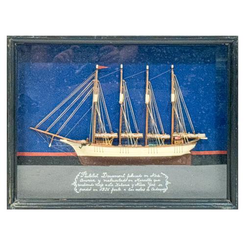 TRES MAQUETAS DE BARCO ENMARCADAS