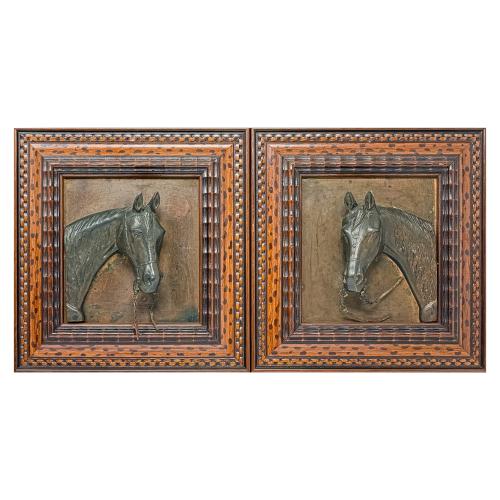 PAREJA DE PLAFONES ENMARCADOS DE CABALLOS