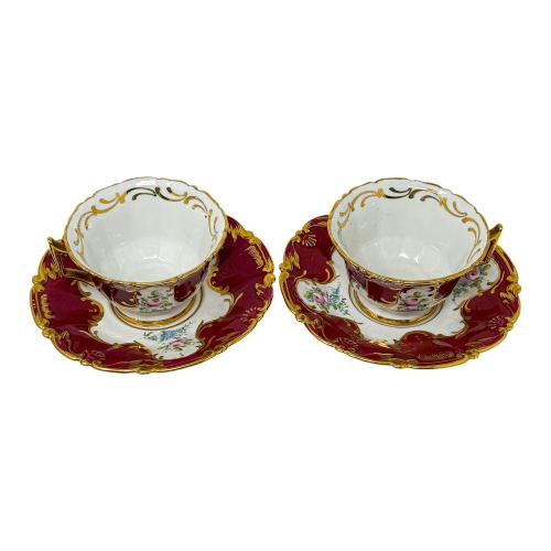 PAREJA DE TAZAS CON PLATO EN PORCELANA DE MEDIADOS DEL S.XX