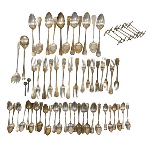 CONJUNTO DE CUBIERTOS VARIADOS DE MEDIADOS DE S. XX
