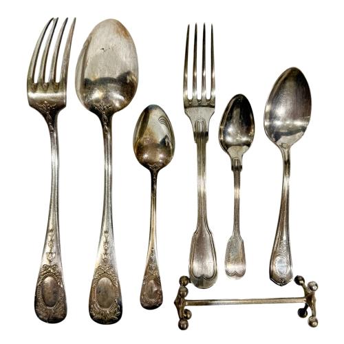CONJUNTO DE CUBIERTOS VARIADOS DE MEDIADOS DE S. XX