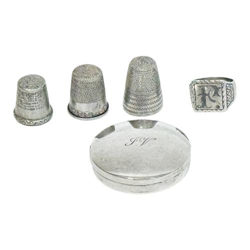 CONJUNTO DE PIEZAS EN PLATA DE MEDIADOS DEL S.XX