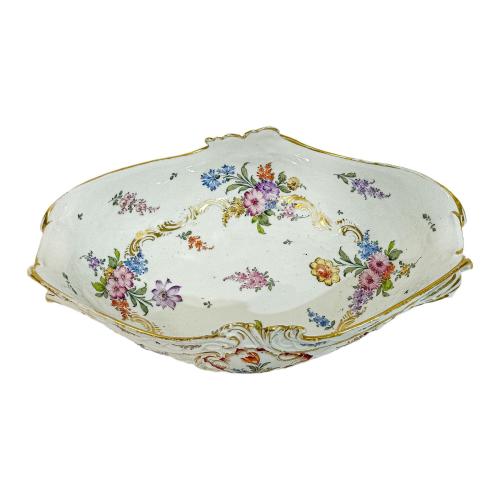 CENTRO DE MESA EN PORCELANA DE MEDIADOS DEL S.XX