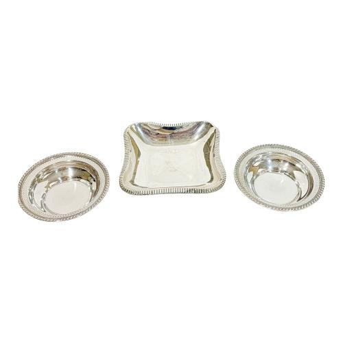 TRES CENTROS DE MESA EN PLATA DE MEDIADOS DEL S.XX