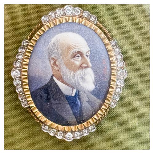 BROCHE CON MINIATURA Y DIAMANTES DE PPS. DEL S.XX
