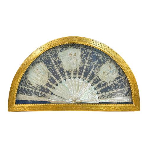 ABANICO CON ABANIQUERA DE PRINCIPIOS DEL S.XX
