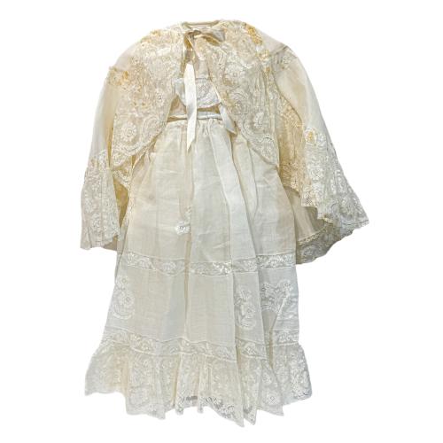 VESTIDO DE ACRISTIANAR DEL PRIMER TERCIO DEL SIGLO XX