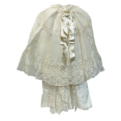 VESTIDO DE ACRISTIANAR DEL PRIMER TERCIO DEL SIGLO XX