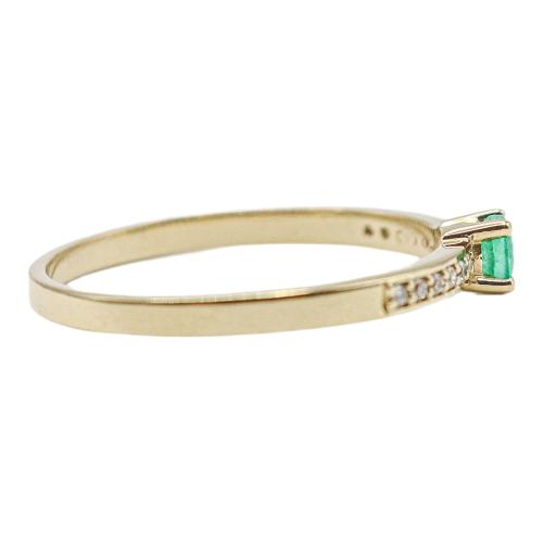 ANILLO CON ESMERALDA Y BRILLANTES