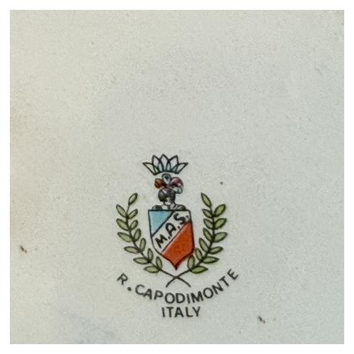CAJA EN PORCELANA CAPODIMONTE DEL ÚLTIMO TERCIO DE S. XX