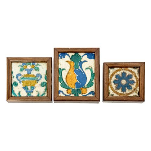 TRES BALDOSAS TOLEDANAS DEL S.XVI