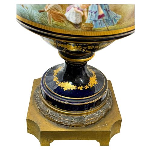 JARRÓN FRANCÉS EN PORCELANA DE SÈVRES SIGLO XIX