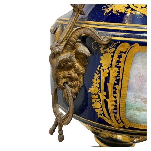 JARRÓN FRANCÉS EN PORCELANA DE SÈVRES SIGLO XIX
