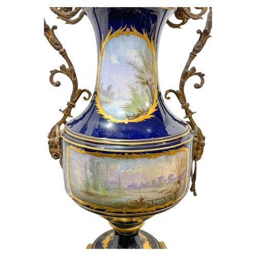 JARRÓN FRANCÉS EN PORCELANA DE SÈVRES SIGLO XIX