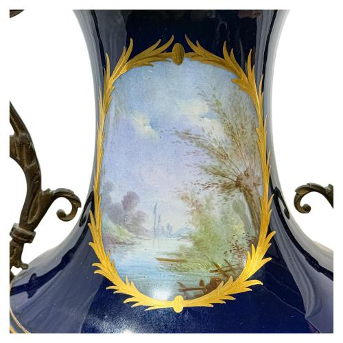 JARRÓN FRANCÉS EN PORCELANA DE SÈVRES SIGLO XIX