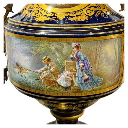 JARRÓN FRANCÉS EN PORCELANA DE SÈVRES SIGLO XIX