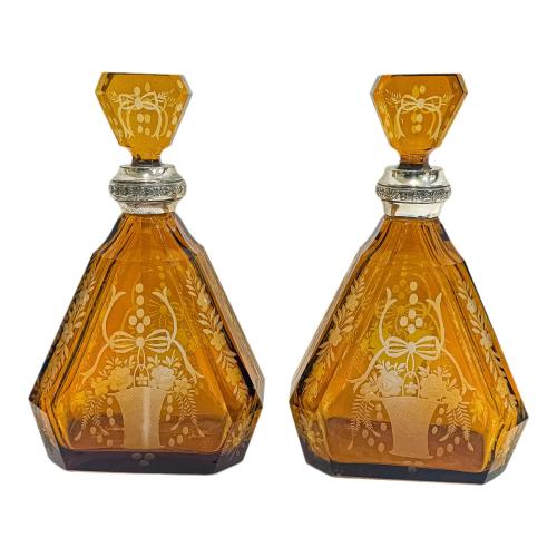 PAREJA DE BOTELLAS LICORERAS DE MEDIADOS DEL S.XX