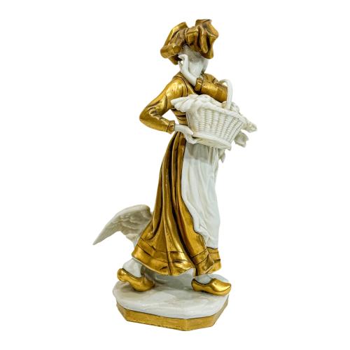 FIGURA EN PORCELANA