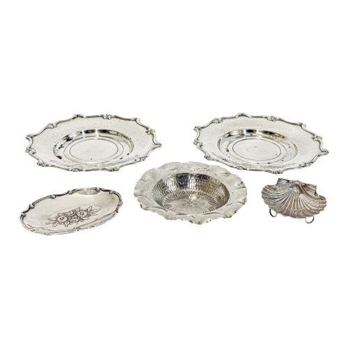 LOTE DE PLATOS Y CENTRITOS DE PLATA DE MEDIADOS S. XX