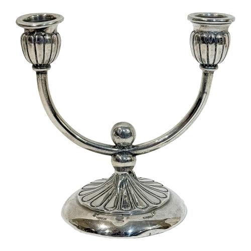 CANDELABRO DE DOS BRAZOS DE PLATA DE MEDIADOS S. XX