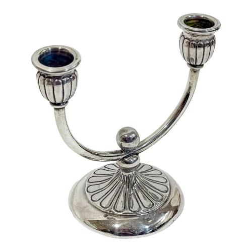 CANDELABRO DE DOS BRAZOS DE PLATA DE MEDIADOS S. XX