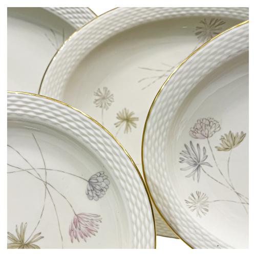 CONJUNTO DE PIEZAS DE VAJILLA EN PORCELANA ALEMANA AÑOS 60