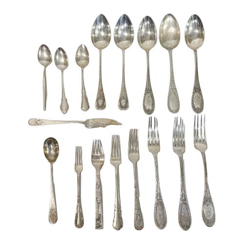 CONJUNTO DE CUBIERTOS DE PLATA DE LA PRIMERA MITAD DE S. XX
