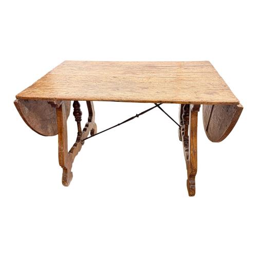 MESA DE FIADORES CON ALAS S.XIX