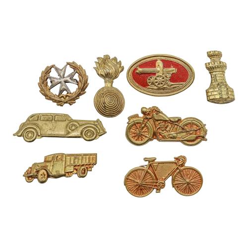 LOTE DE DISTINTIVOS DE LOS AÑOS 30