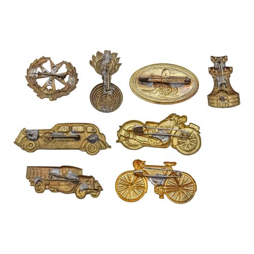 LOTE DE DISTINTIVOS DE LOS AÑOS 30